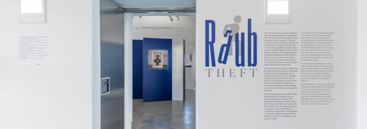 Eingang zur Ausstellung 'Raub' im Wien Museum