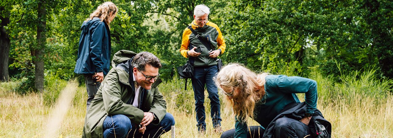 Wiens Klimastadtrat Czernohorszky im Austausch mit Wissenschaftler*innen des Botanischen Gartens Berlin