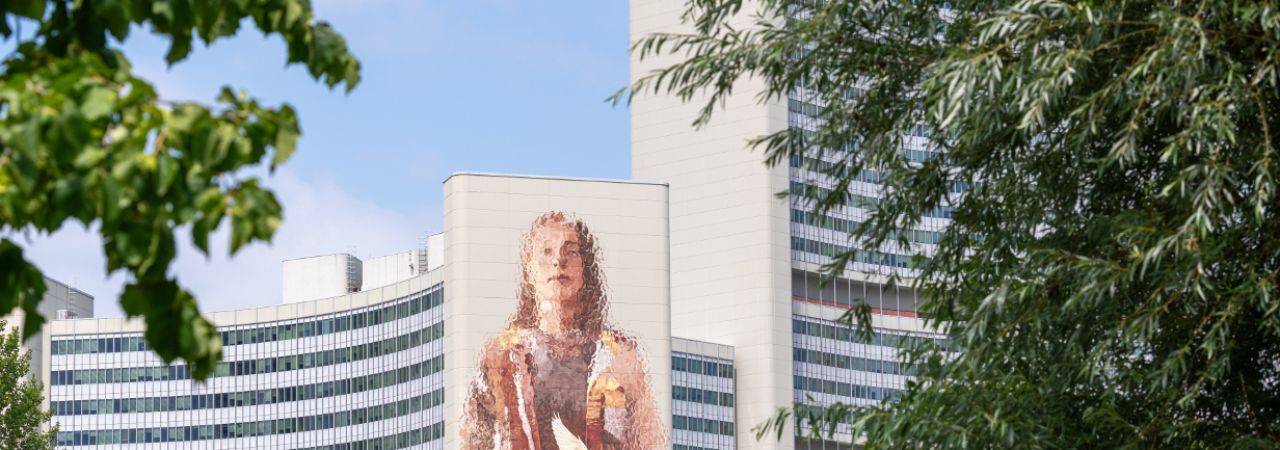 Žena s golubicom najveći je mural u austrijskoj metropoli
